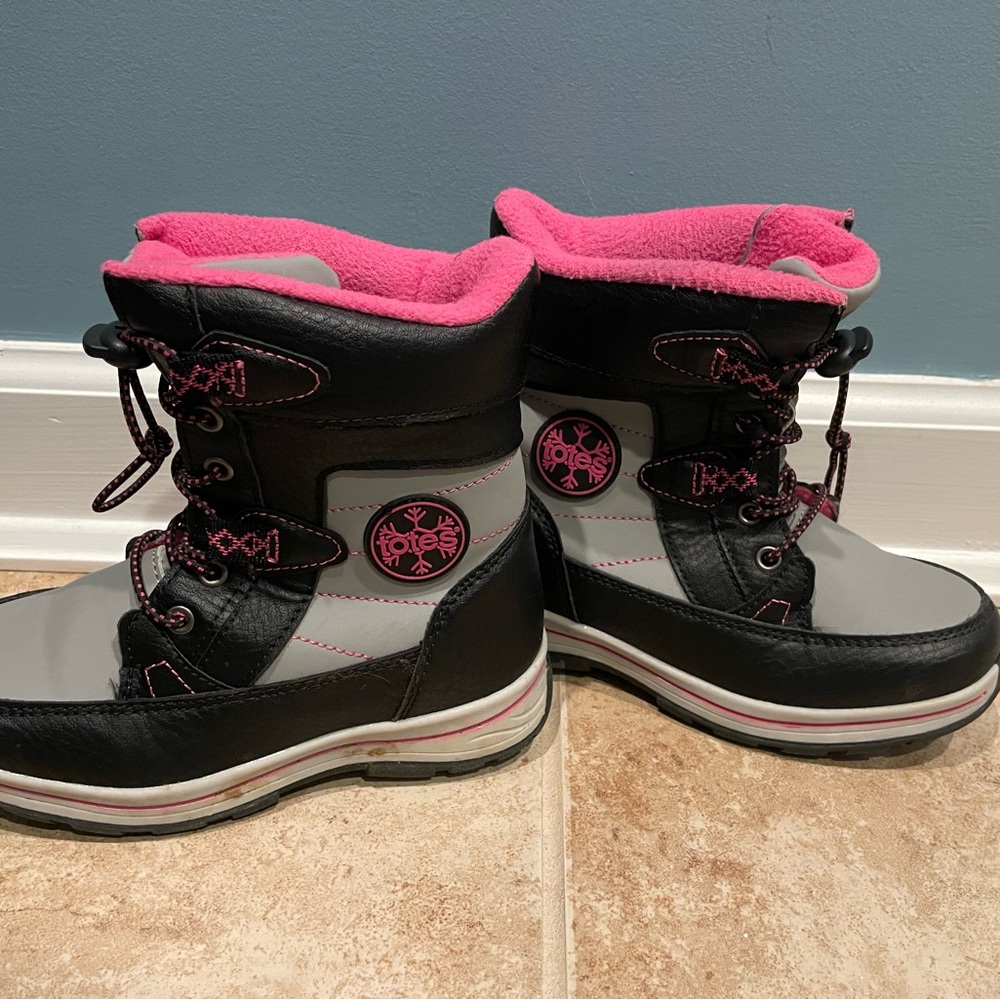 Totes size 12 Medium- Little Girl Snowboots